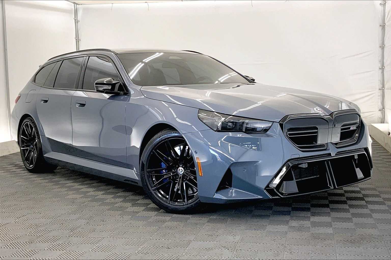 Thumbnail: 2025 BMW M5 - 21