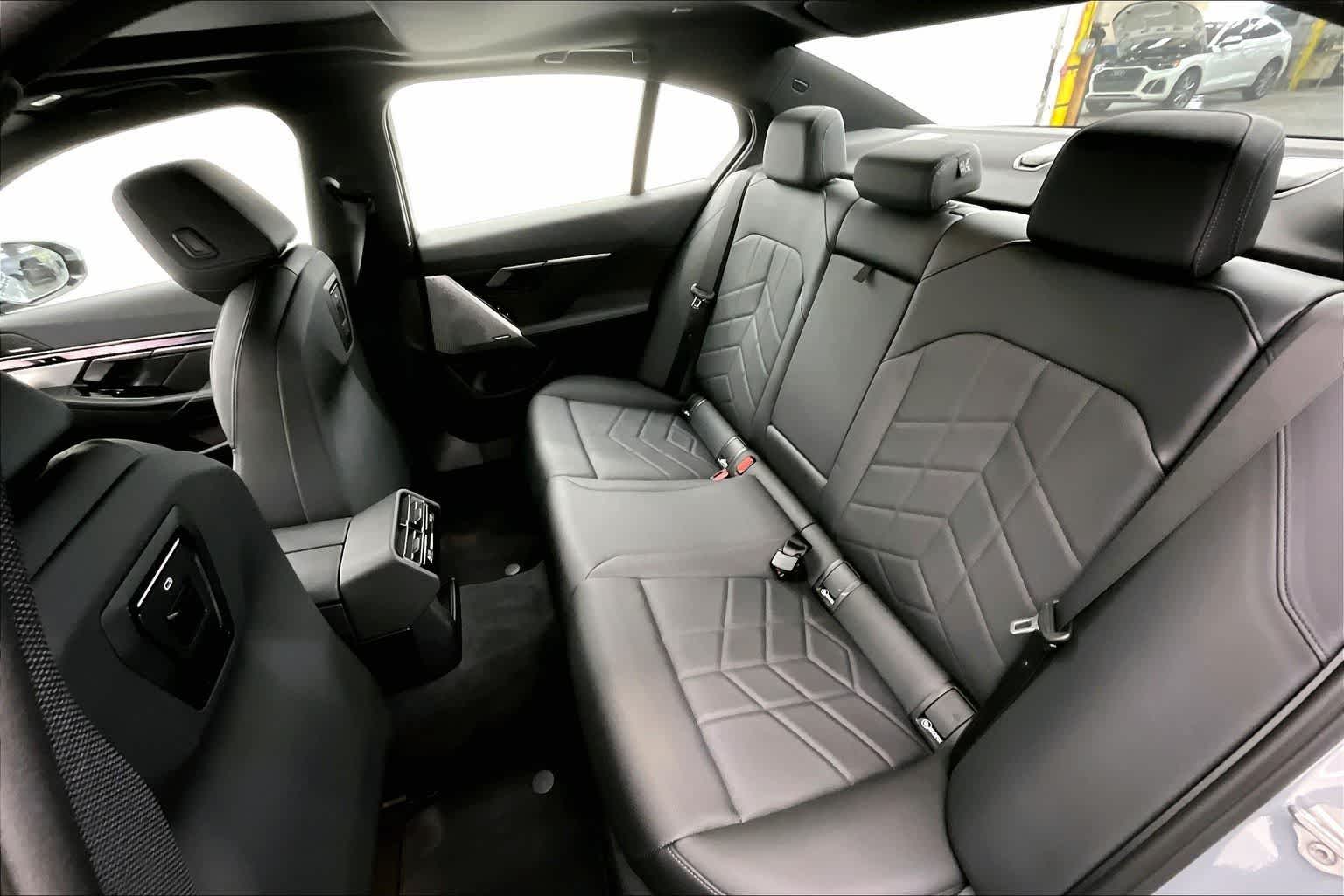 Thumbnail: 2026 BMW i5 - 29