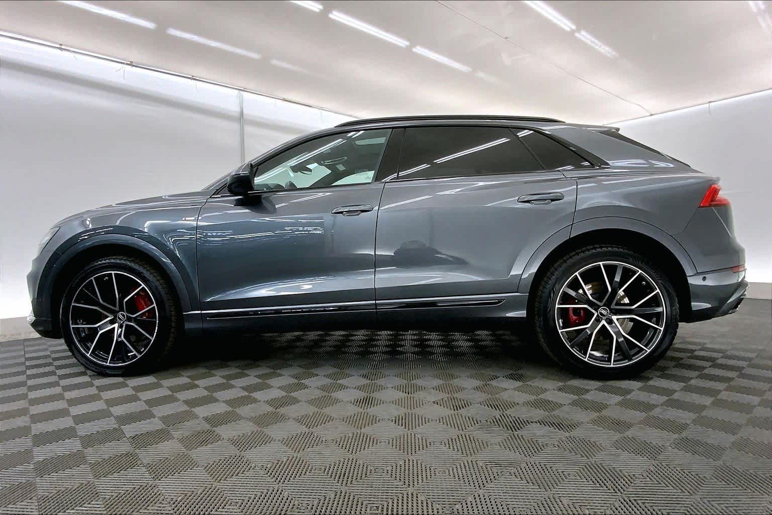 Thumbnail: 2022 Audi Q8 - 3