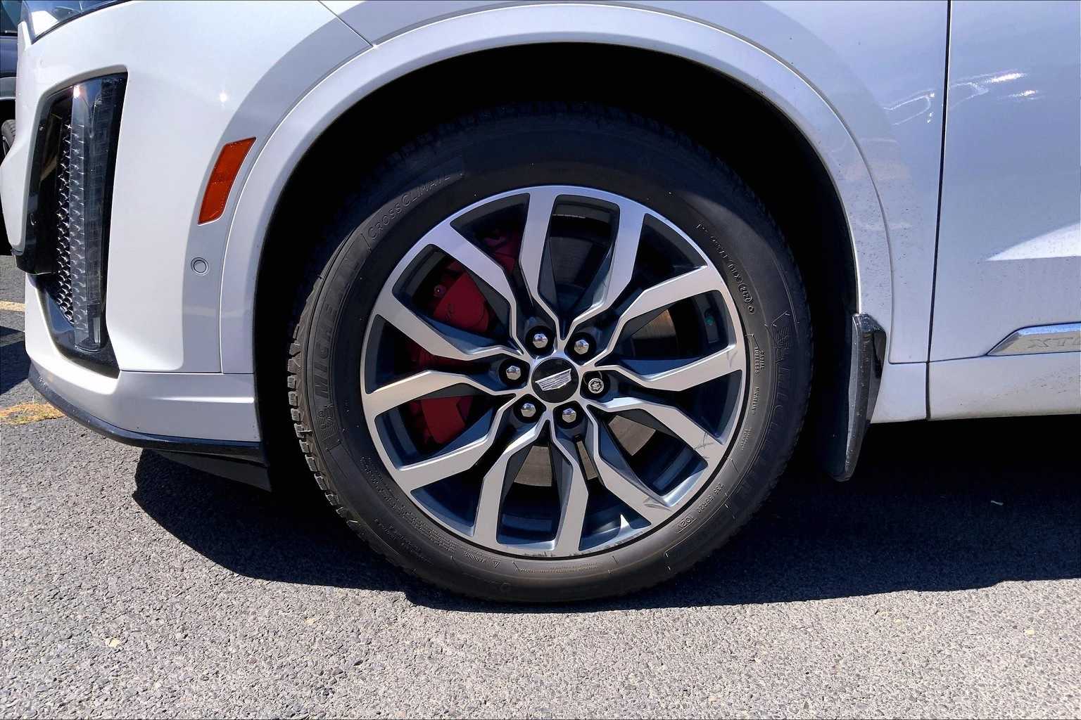 Thumbnail: 2023 Cadillac XT6 - 8