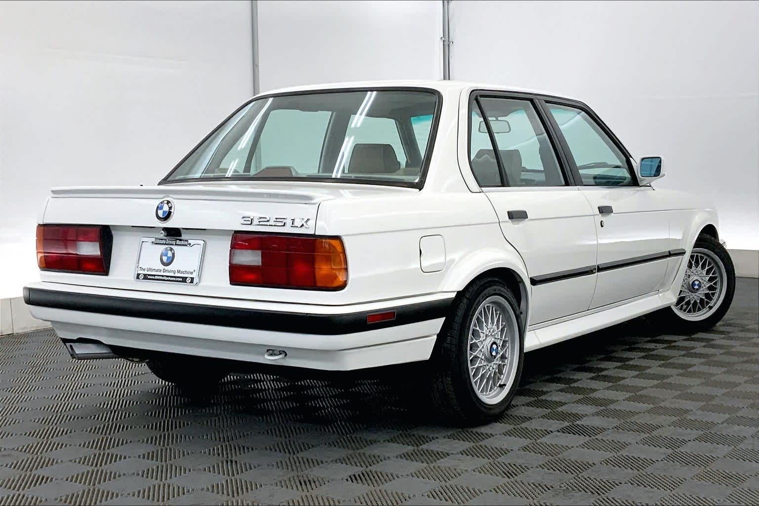 Thumbnail: 1991 BMW 3 Series - 22