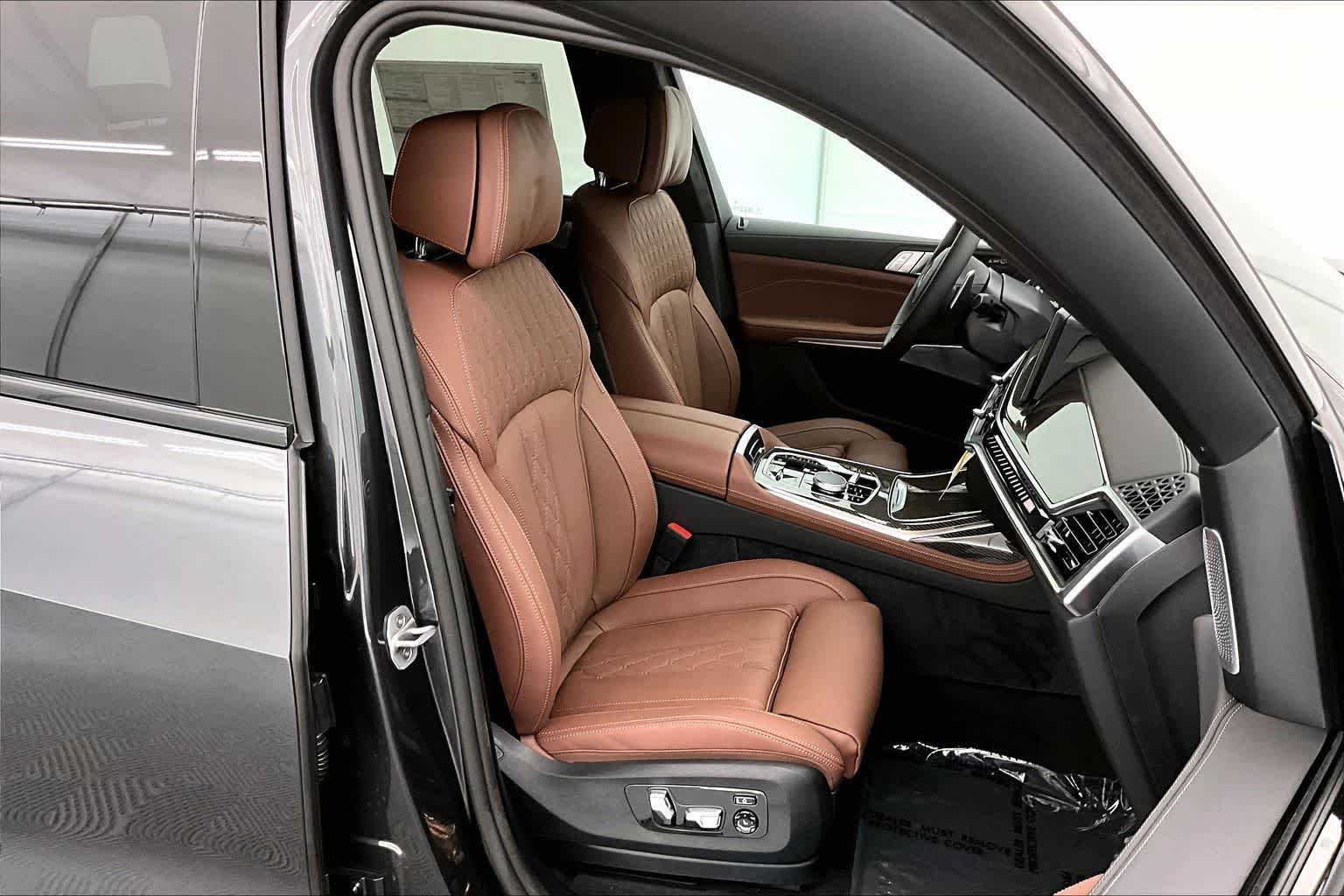 Thumbnail: 2026 BMW X7 - 14