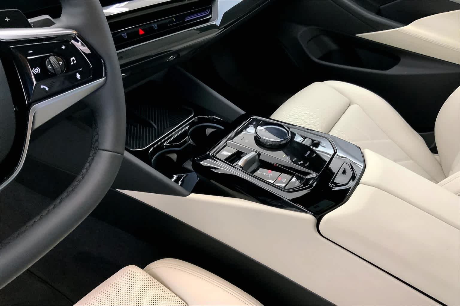 Thumbnail: 2024 BMW 5 Series - 16
