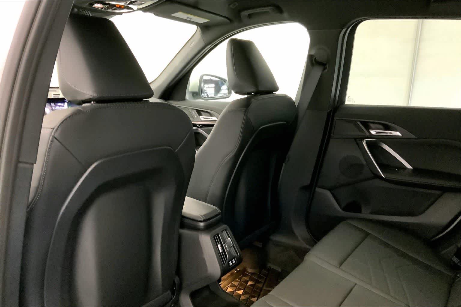 Thumbnail: 2025 BMW X1 - 12