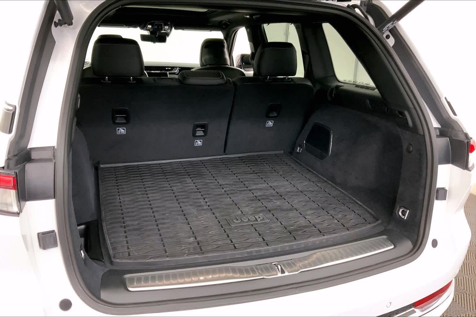 Thumbnail: 2024 Jeep Grand Cherokee - 18