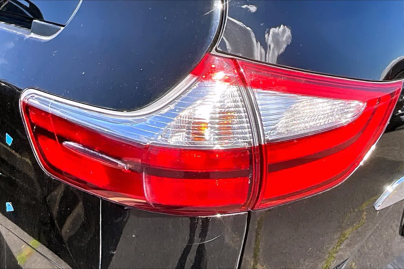 Thumbnail: 2015 Toyota Sienna - 15