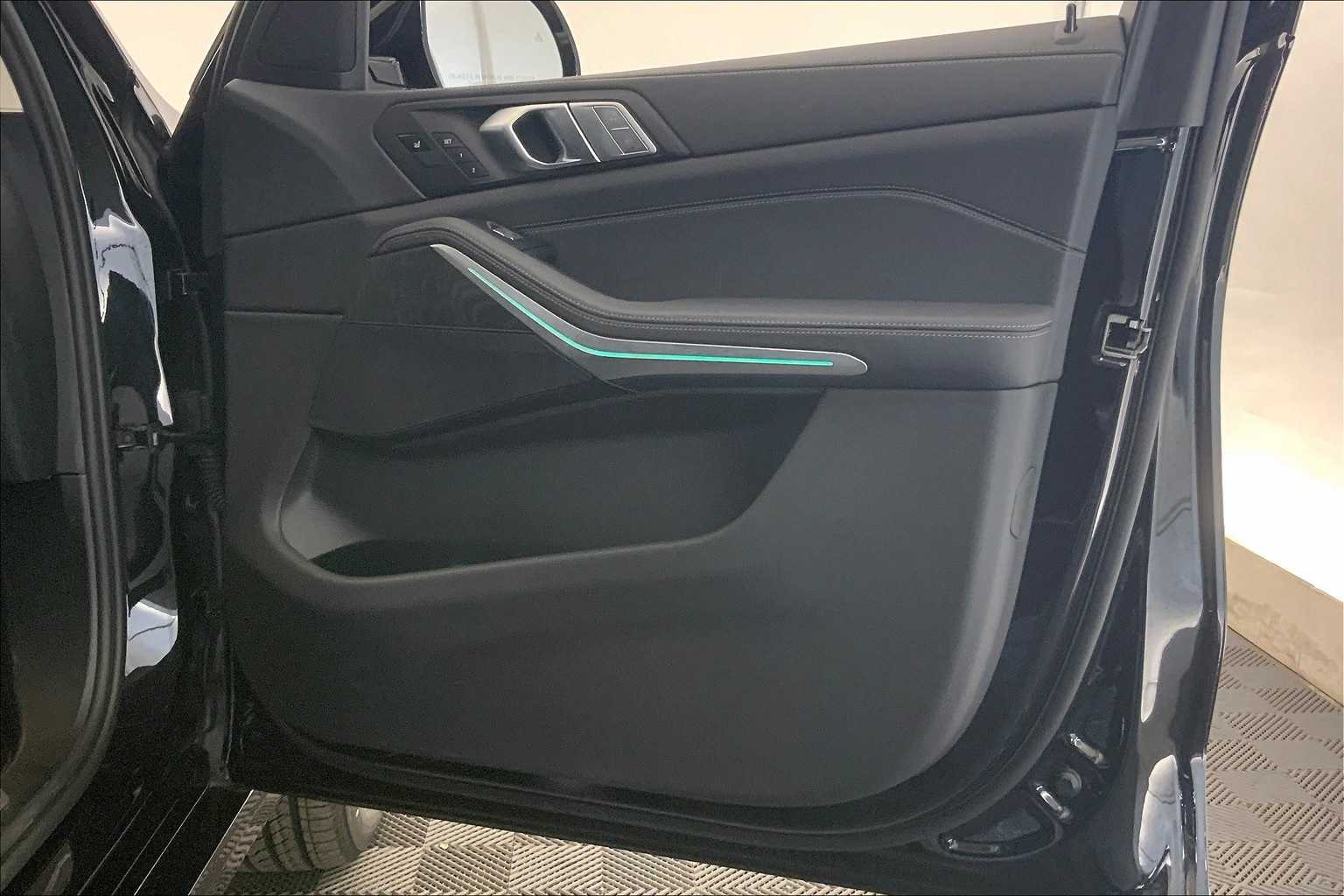 Thumbnail: 2022 BMW X7 - 28