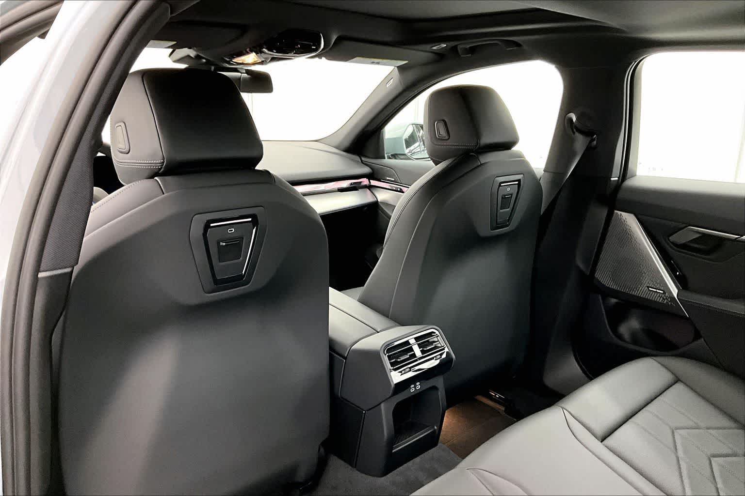 Thumbnail: 2026 BMW i5 - 12