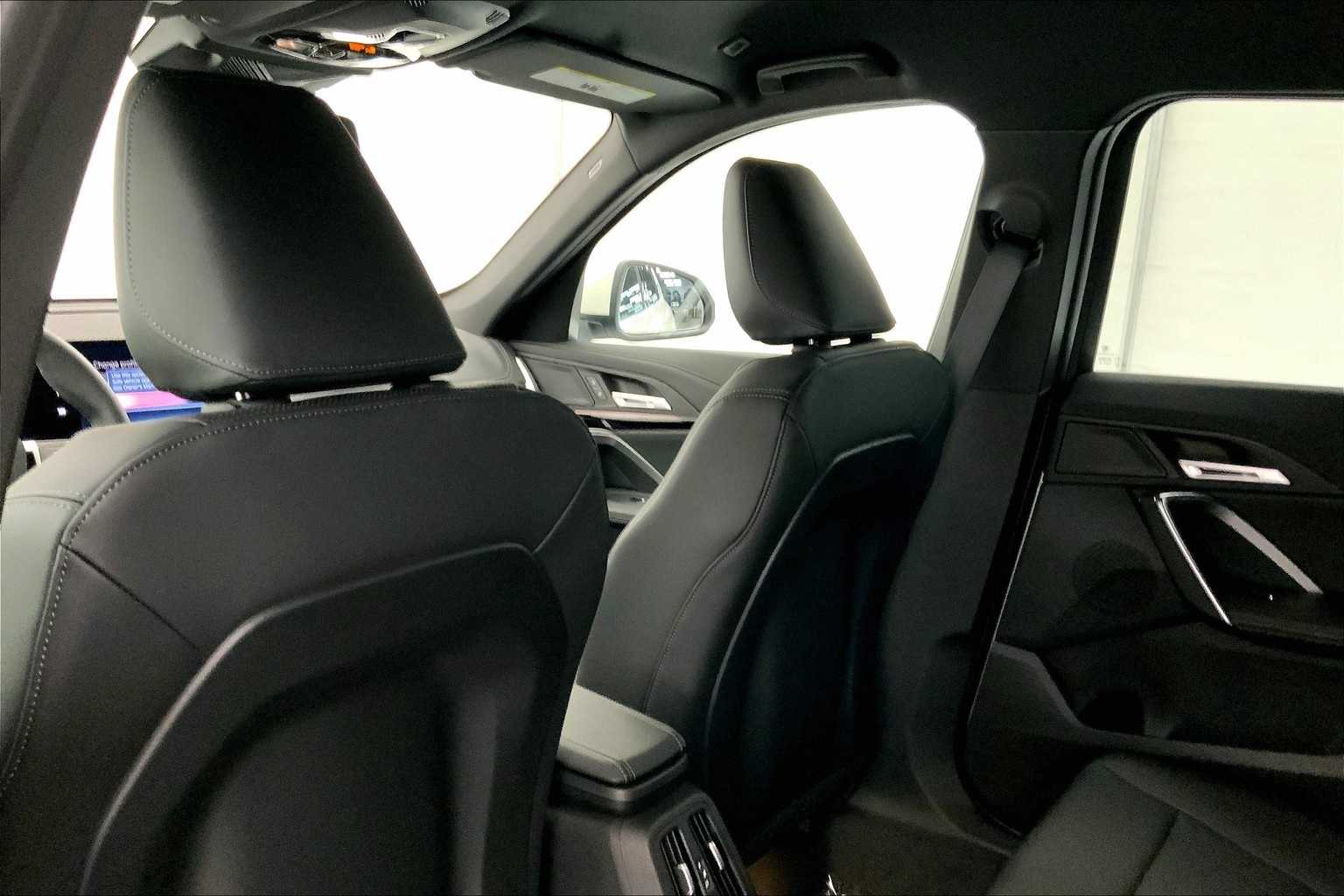 2025 BMW X1 xDrive28i 12