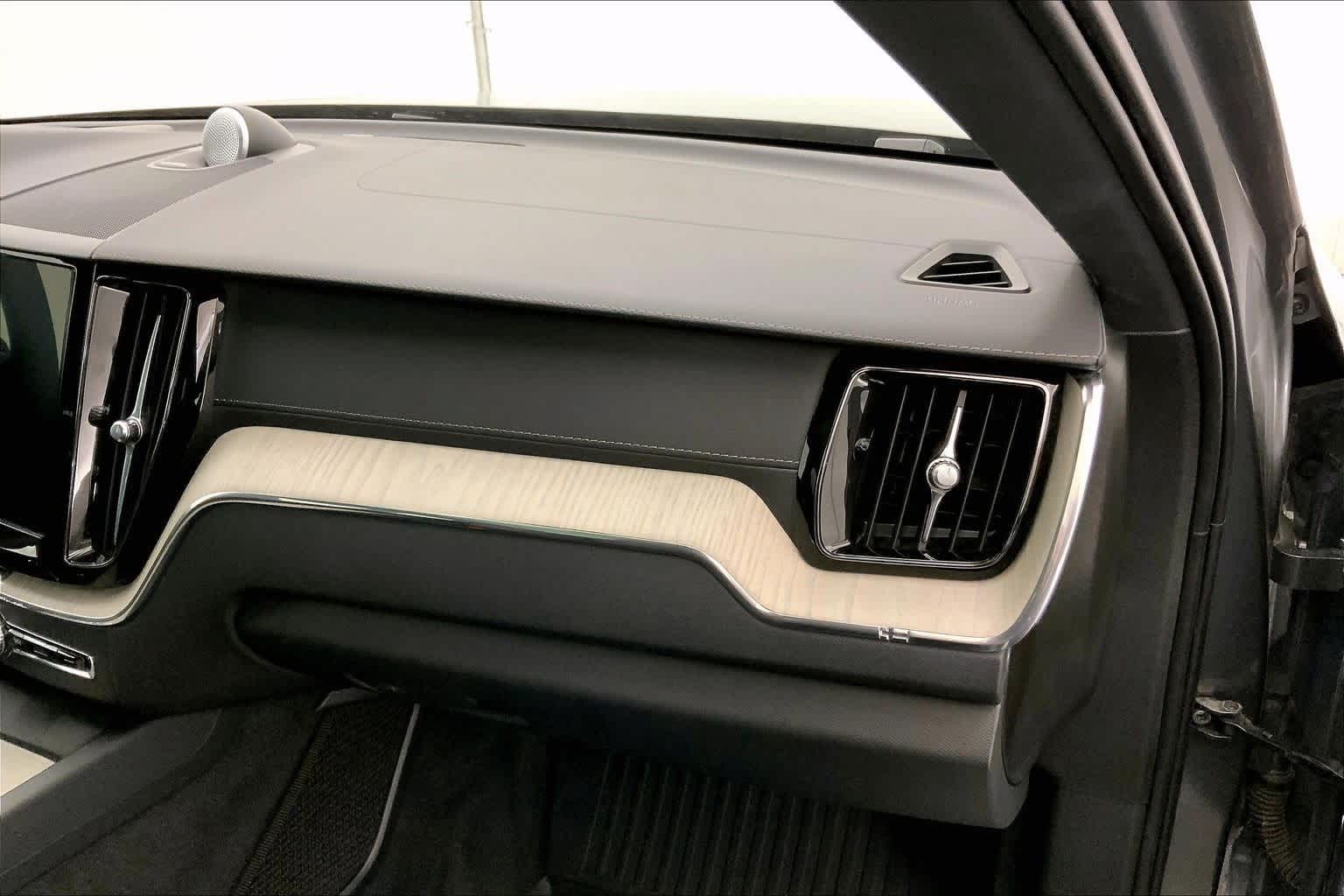 Thumbnail: 2020 Volvo XC60 - 23