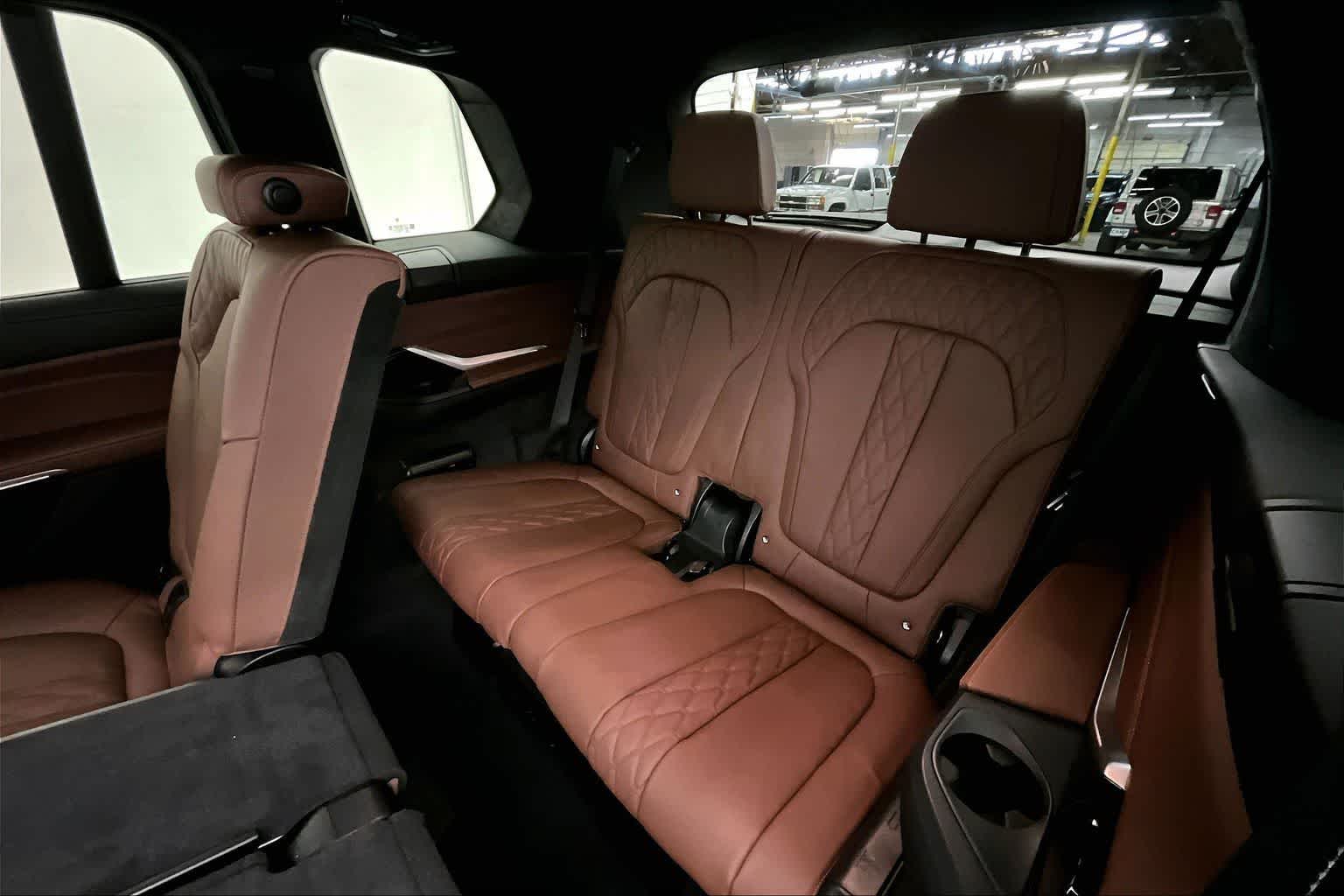 Thumbnail: 2026 BMW X7 - 13
