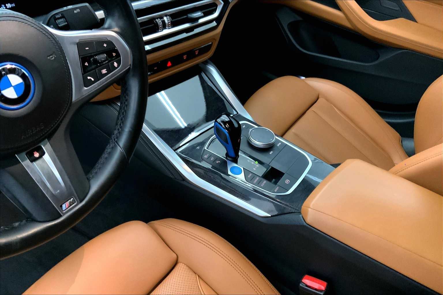 Thumbnail: 2022 BMW i4 - 17