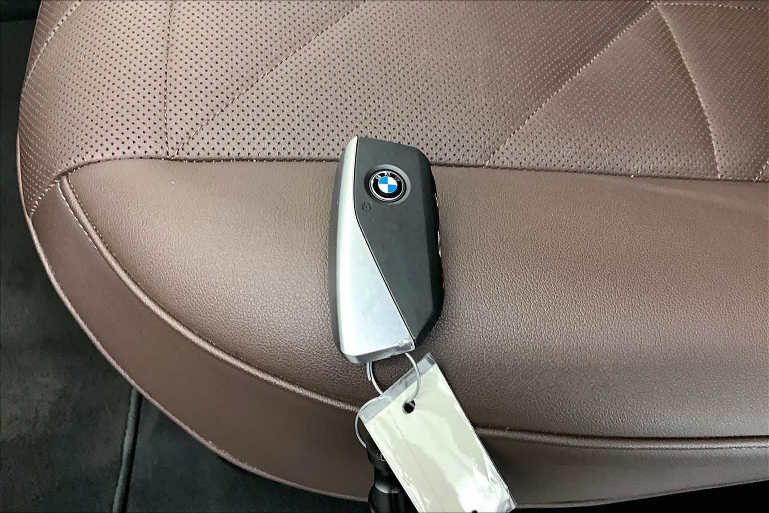 Thumbnail: 2025 BMW iX - 18