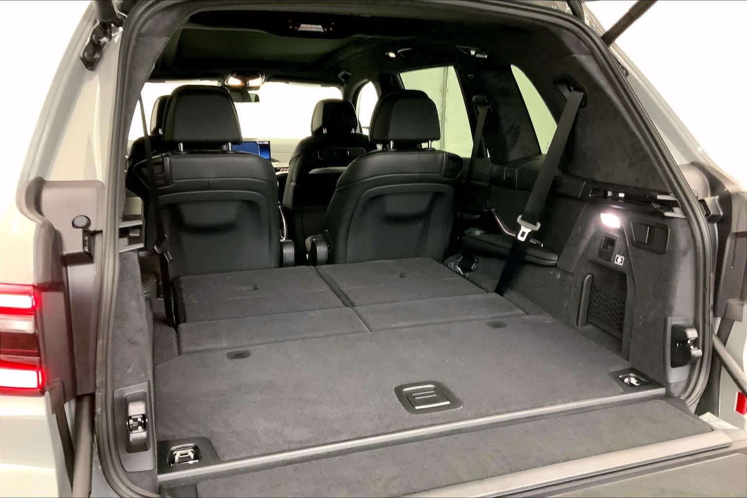 Thumbnail: 2026 BMW X7 - 19