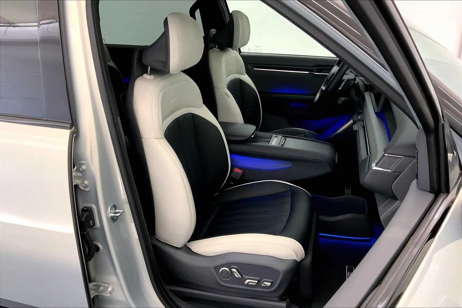 Thumbnail: 2024 Kia EV9 - 13