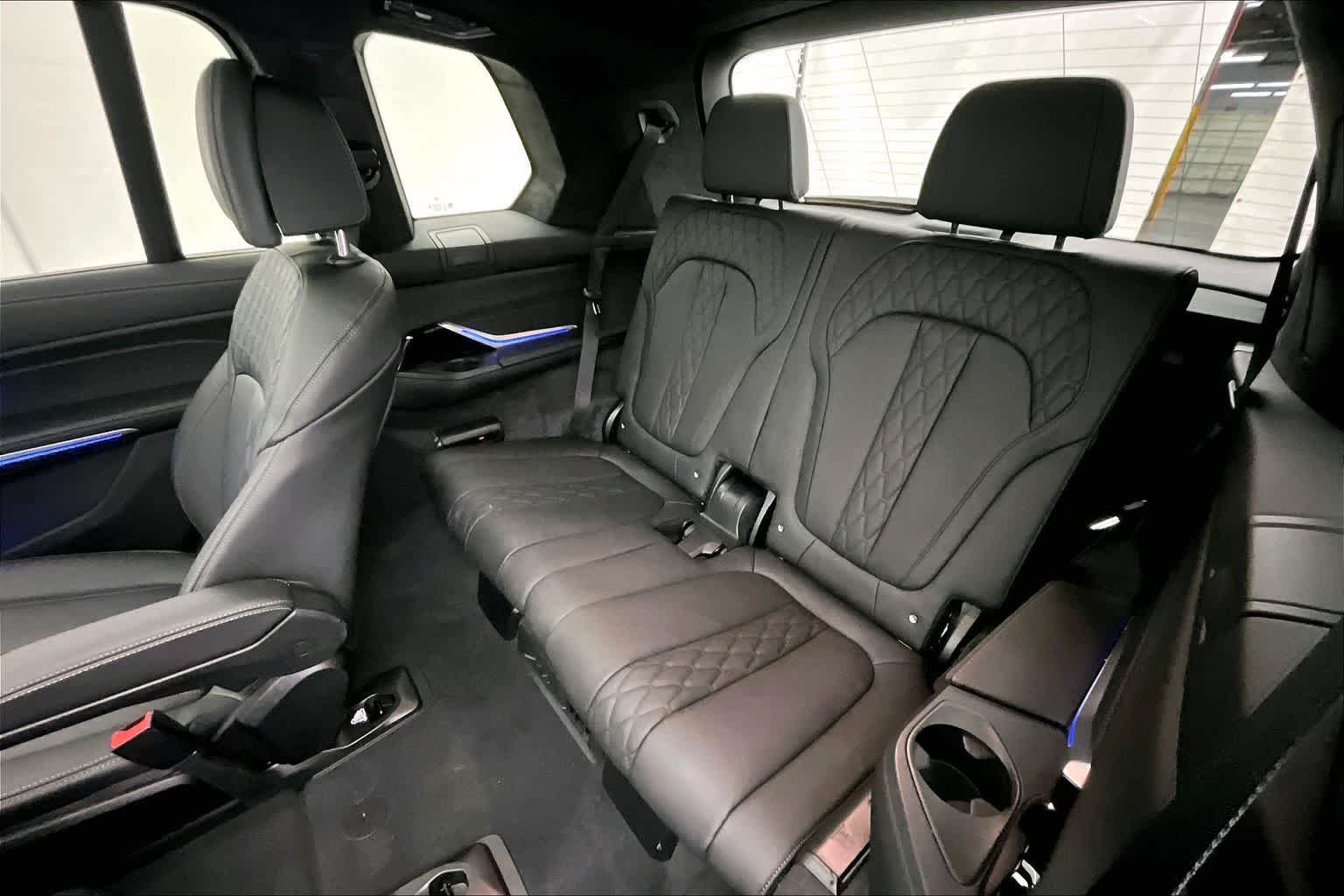 Thumbnail: 2026 BMW X7 - 11