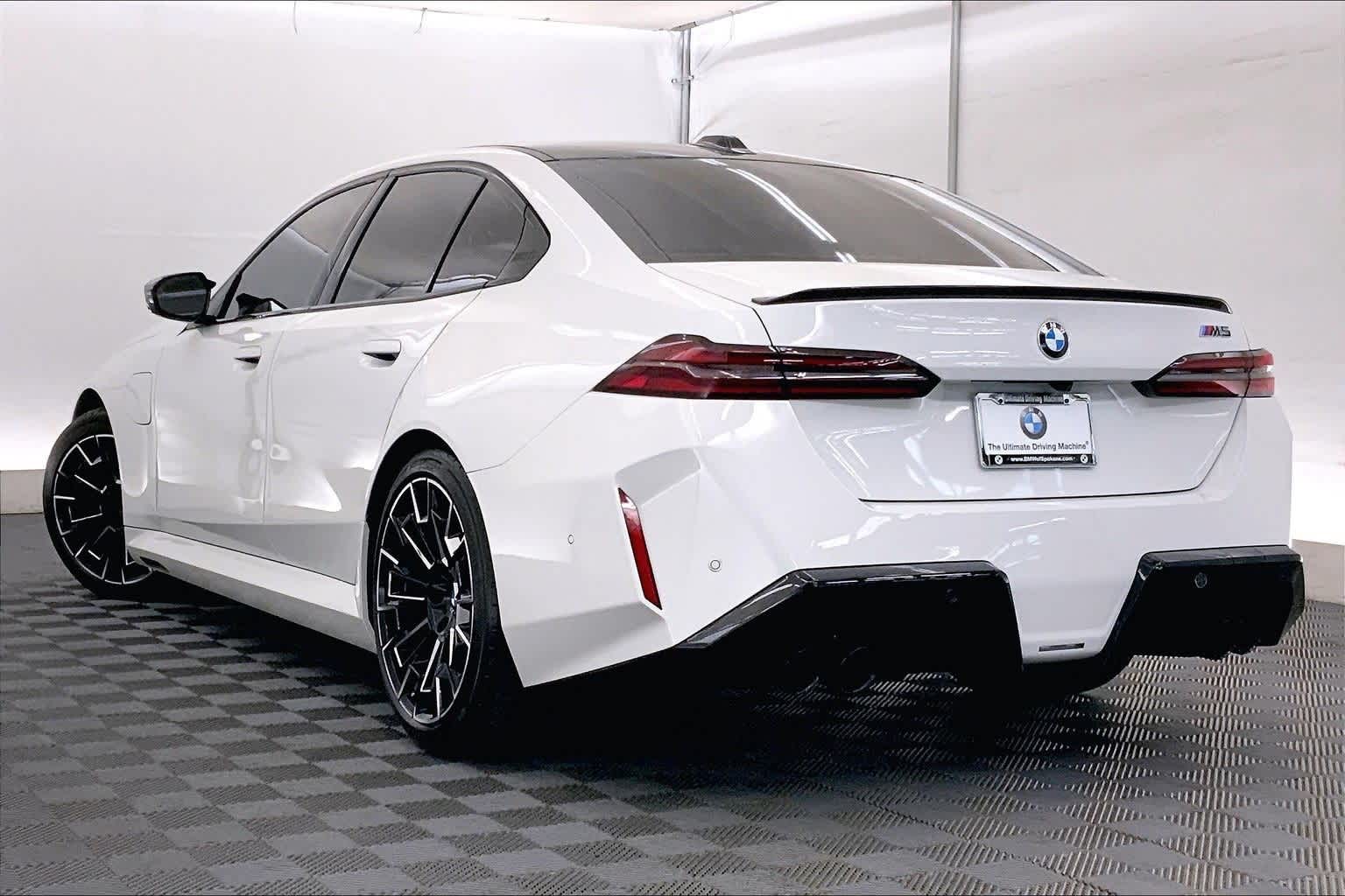 Thumbnail: 2026 BMW M5 - 4