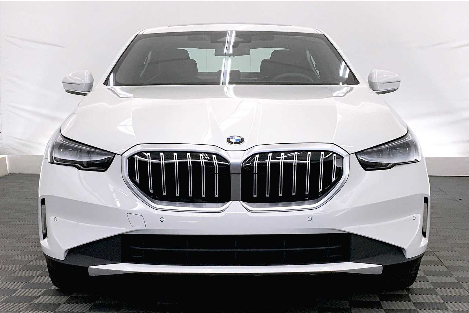 Thumbnail: 2025 BMW 5 Series - 6