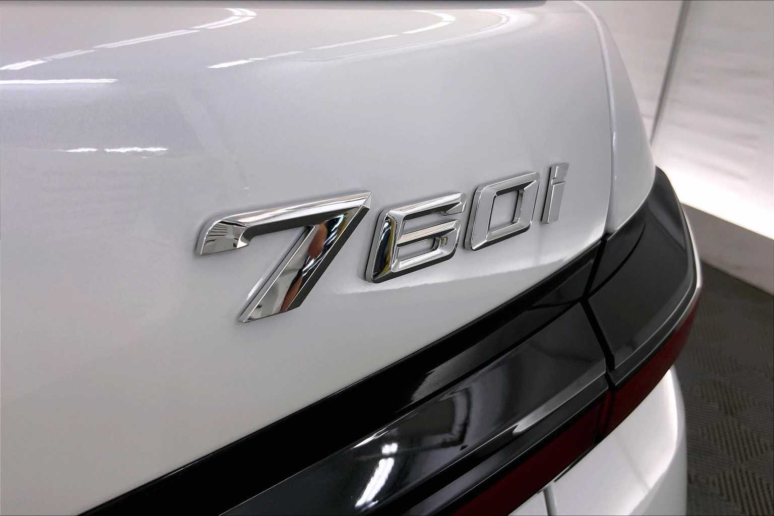 Thumbnail: 2025 BMW 7 Series - 7