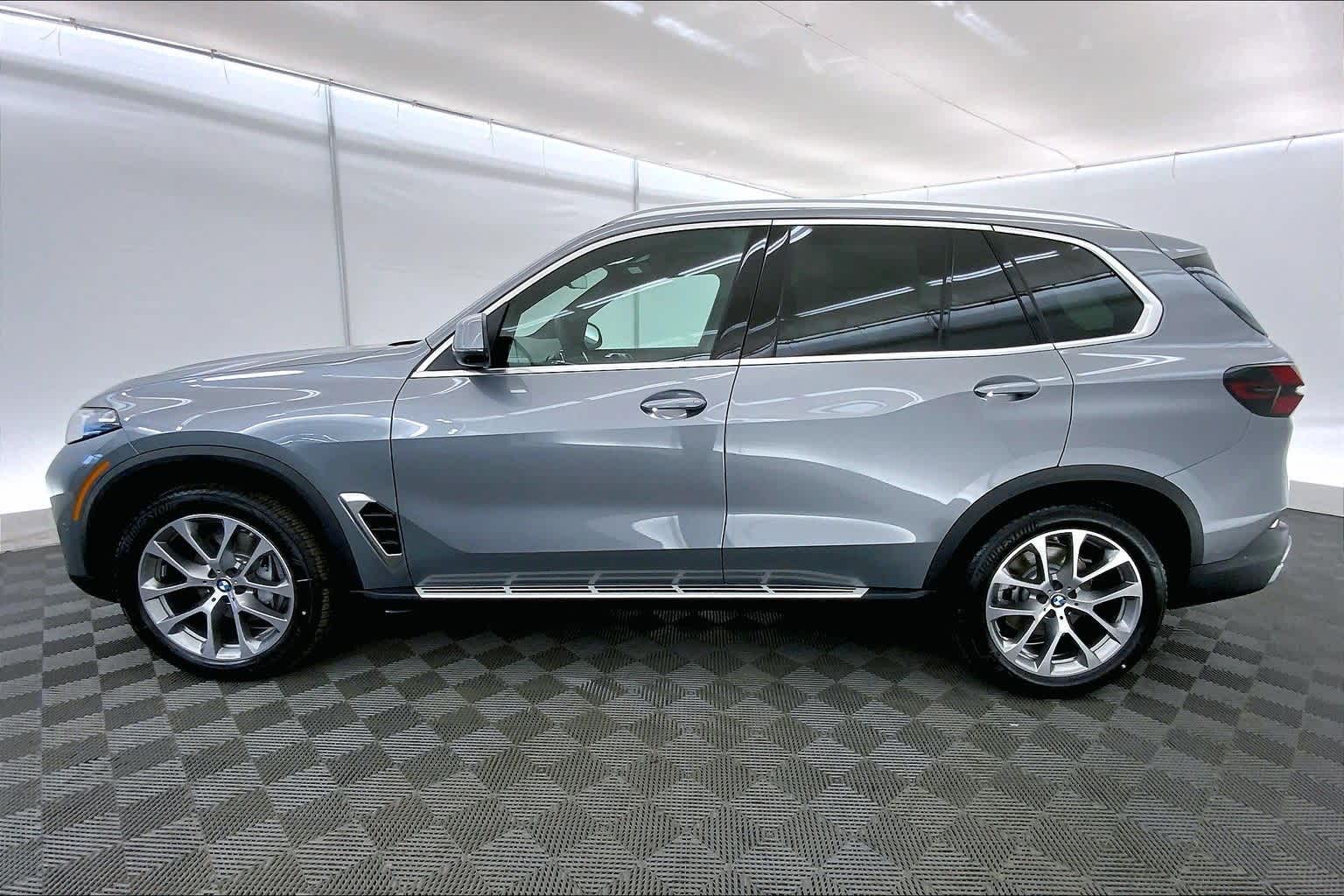 Thumbnail: 2026 BMW X5 - 3