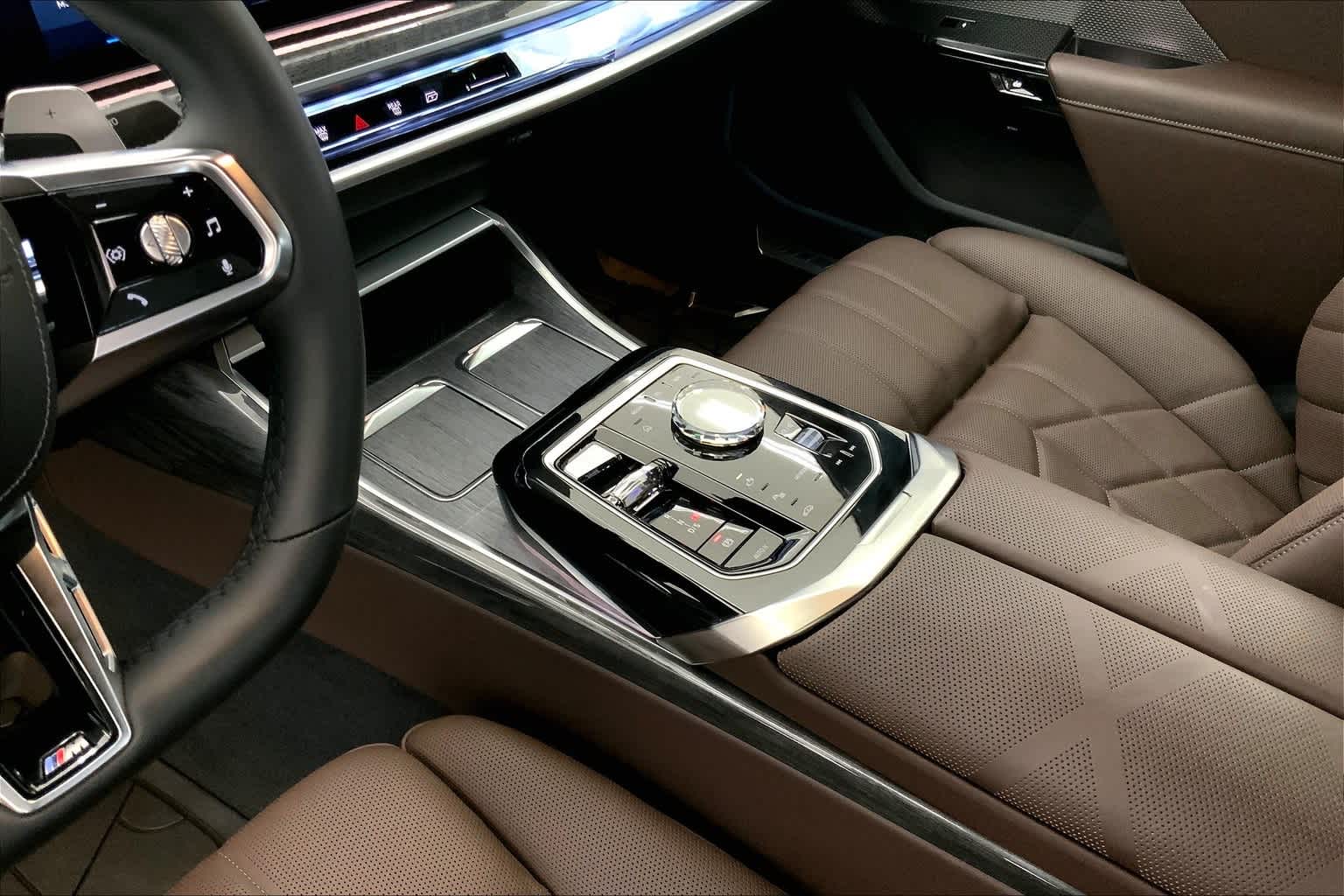 Thumbnail: 2024 BMW 7 Series - 16