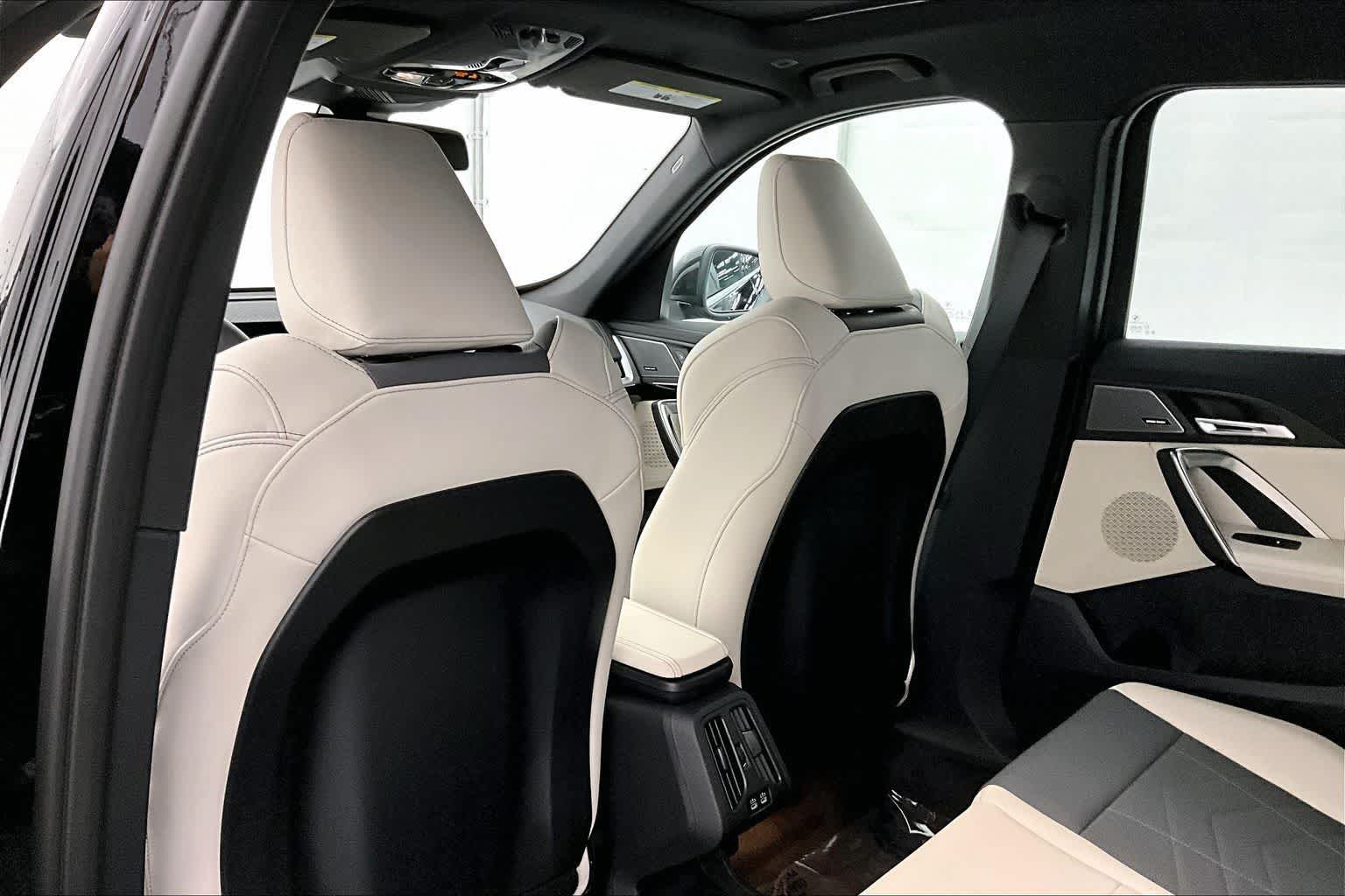 Thumbnail: 2026 BMW X1 - 12