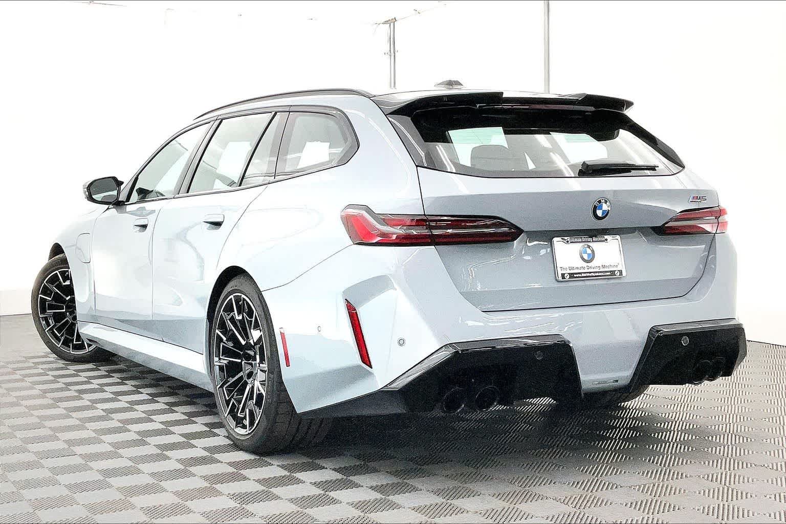 Thumbnail: 2026 BMW M5 - 4