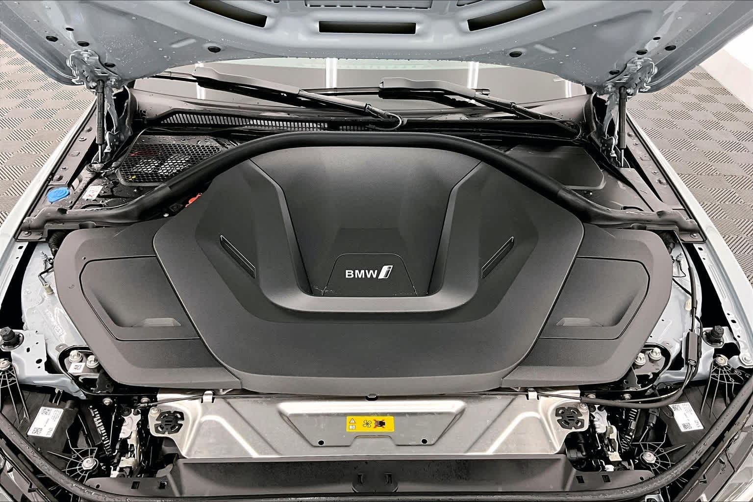 Thumbnail: 2025 BMW i4 - 9