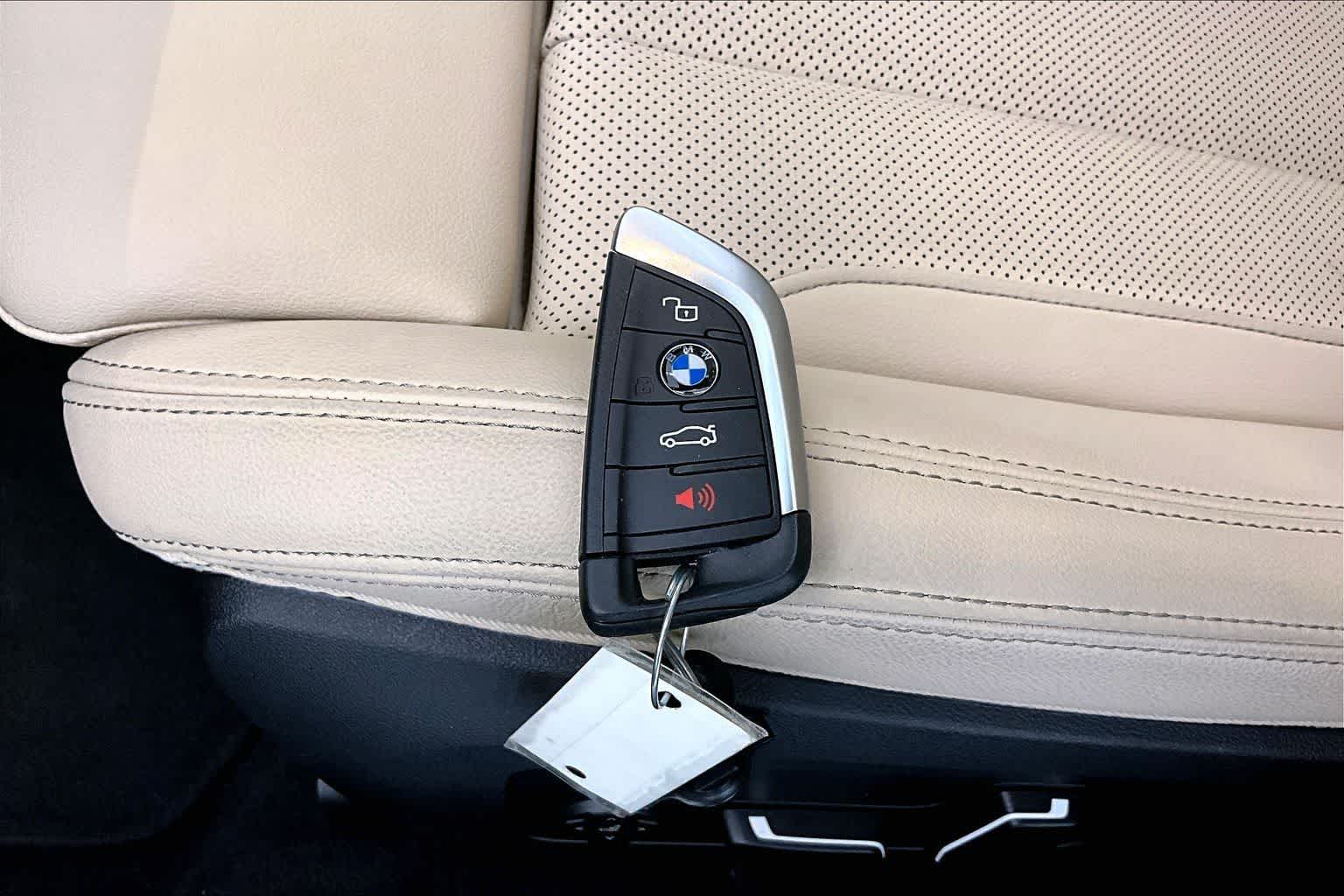 Thumbnail: 2025 BMW i4 - 19