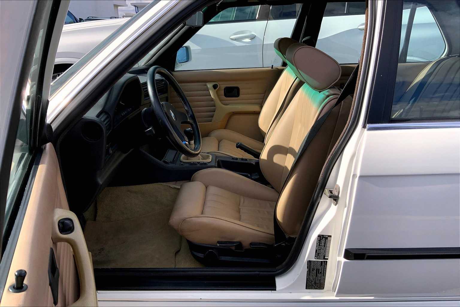 Thumbnail: 1991 BMW 3 Series - 11