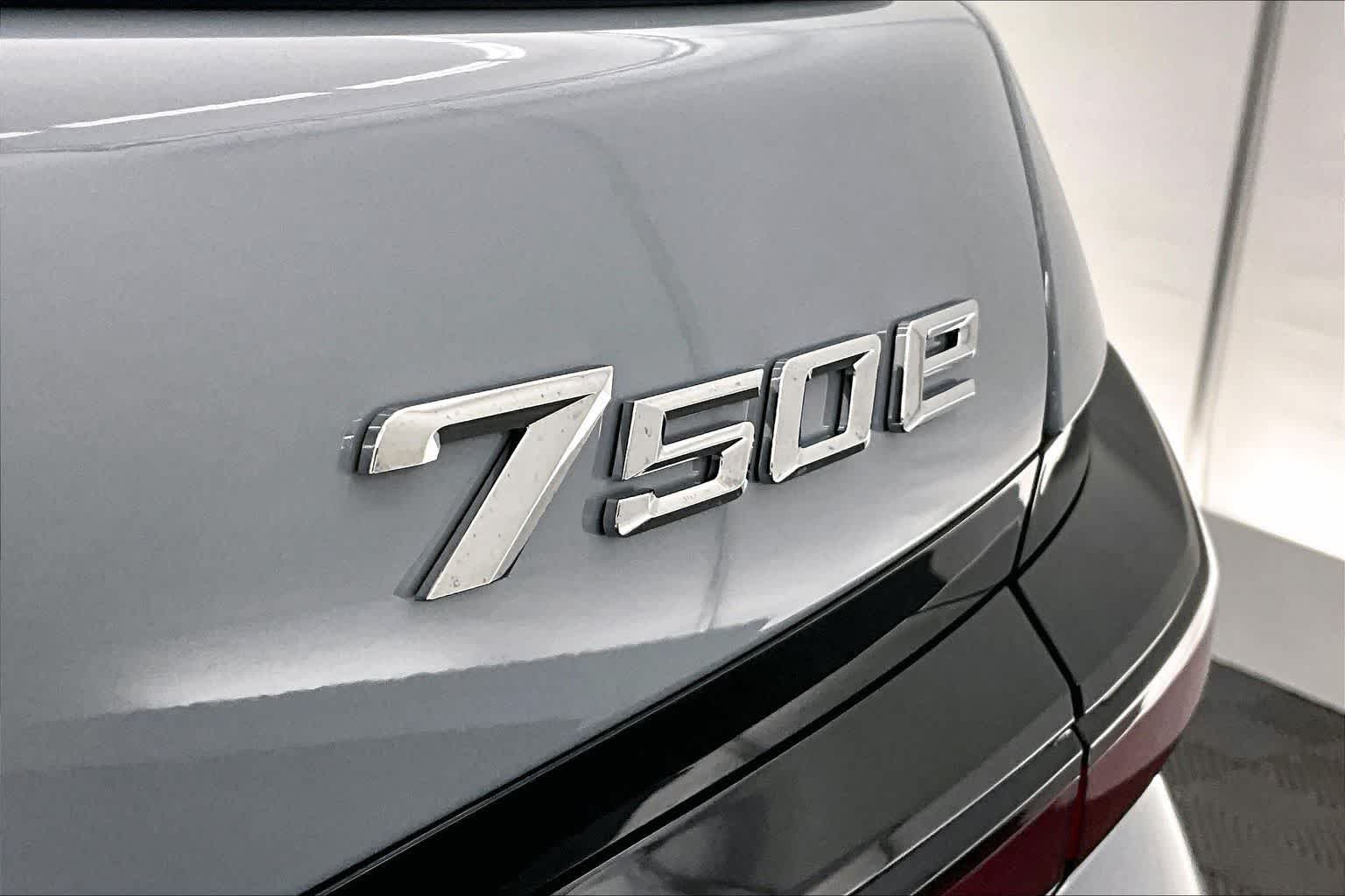 Thumbnail: 2026 BMW 7 Series - 7