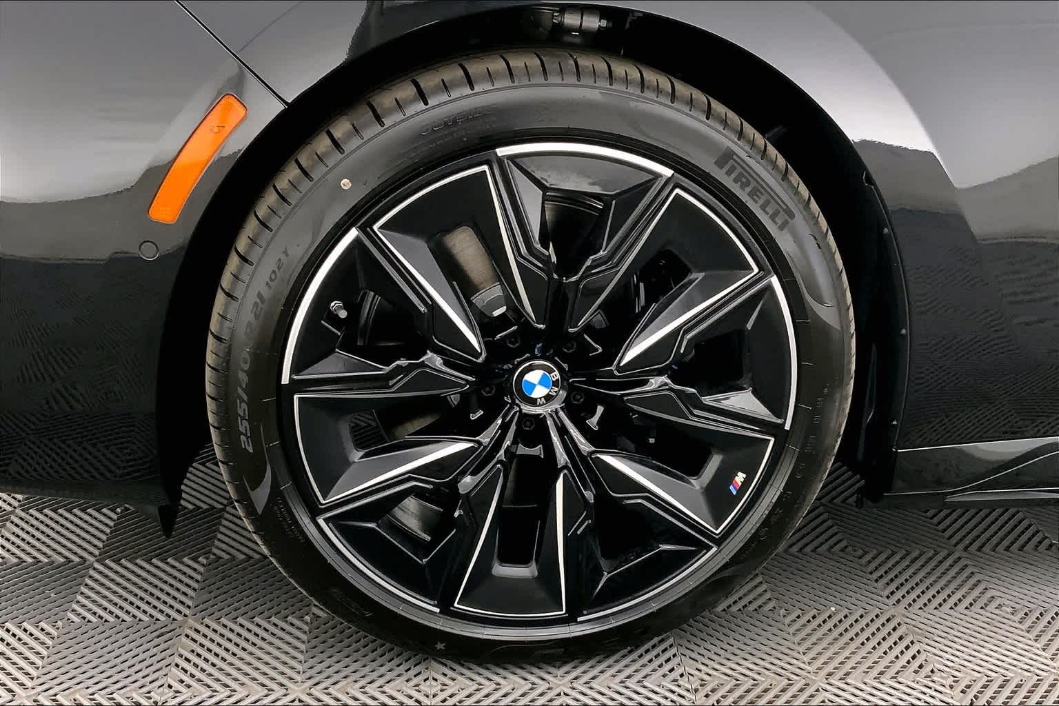 Thumbnail: 2023 BMW i7 - 8