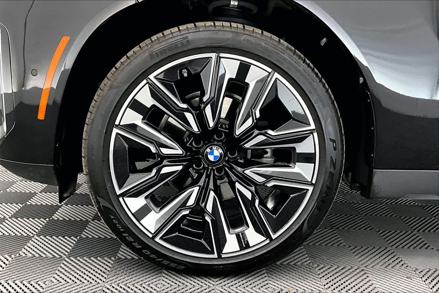 Thumbnail: 2025 BMW X3 - 8