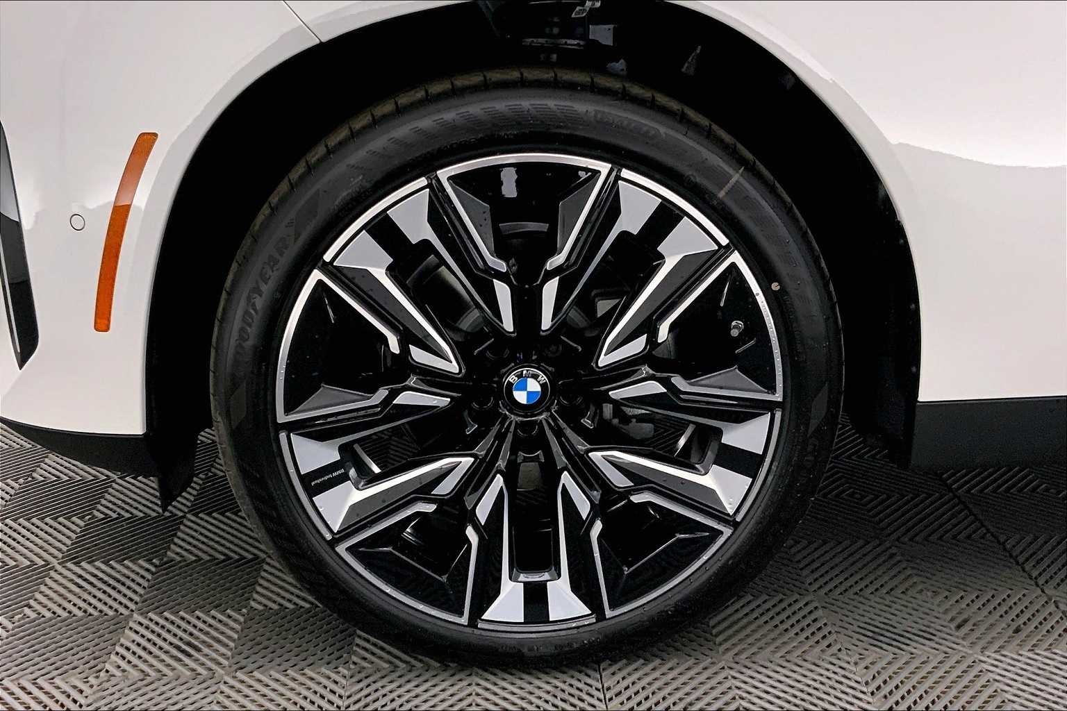 Thumbnail: 2025 BMW X3 - 8