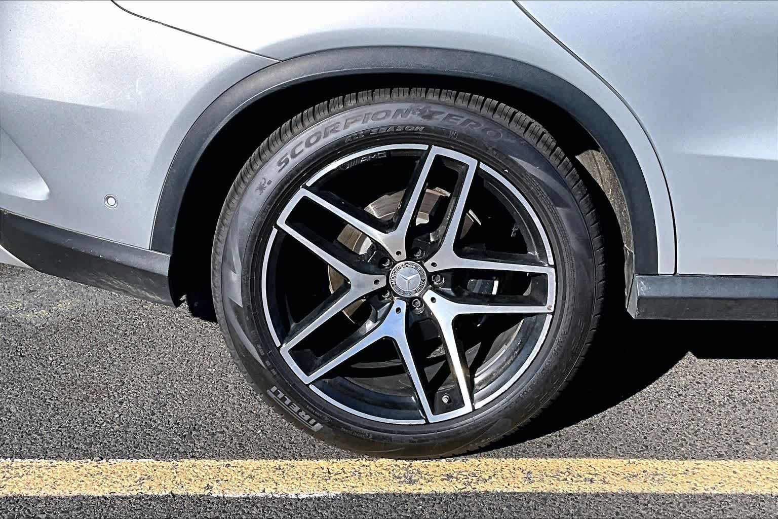 Thumbnail: 2016 Mercedes-Benz GLE - 20