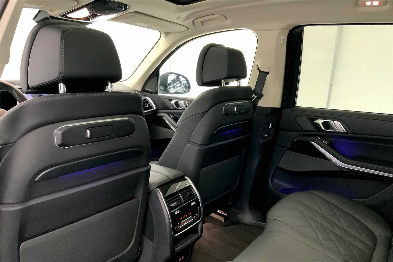 Thumbnail: 2024 BMW X7 - 12