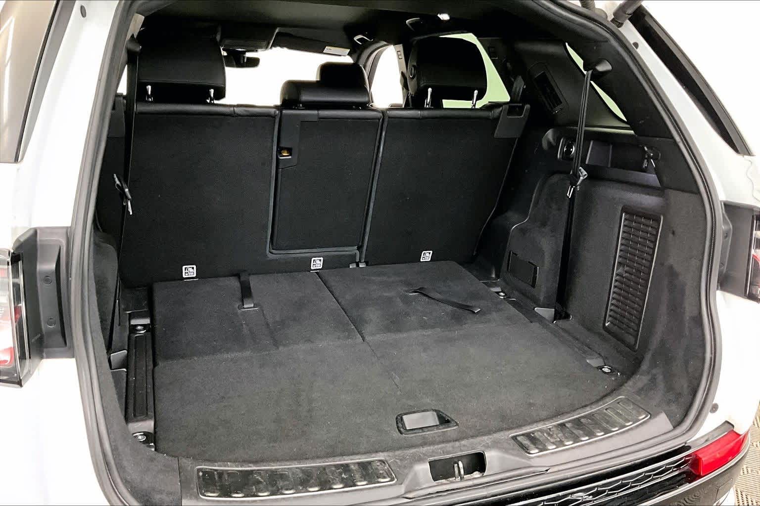 Thumbnail: 2020 Land Rover Discovery Sport - 18