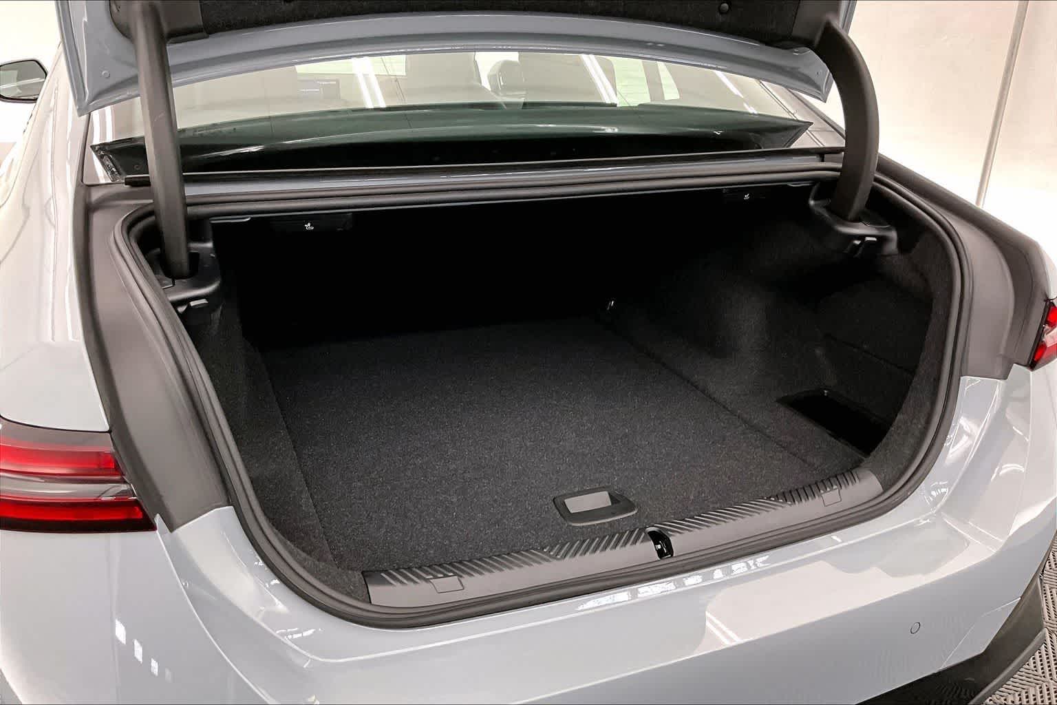 Thumbnail: 2026 BMW i5 - 18