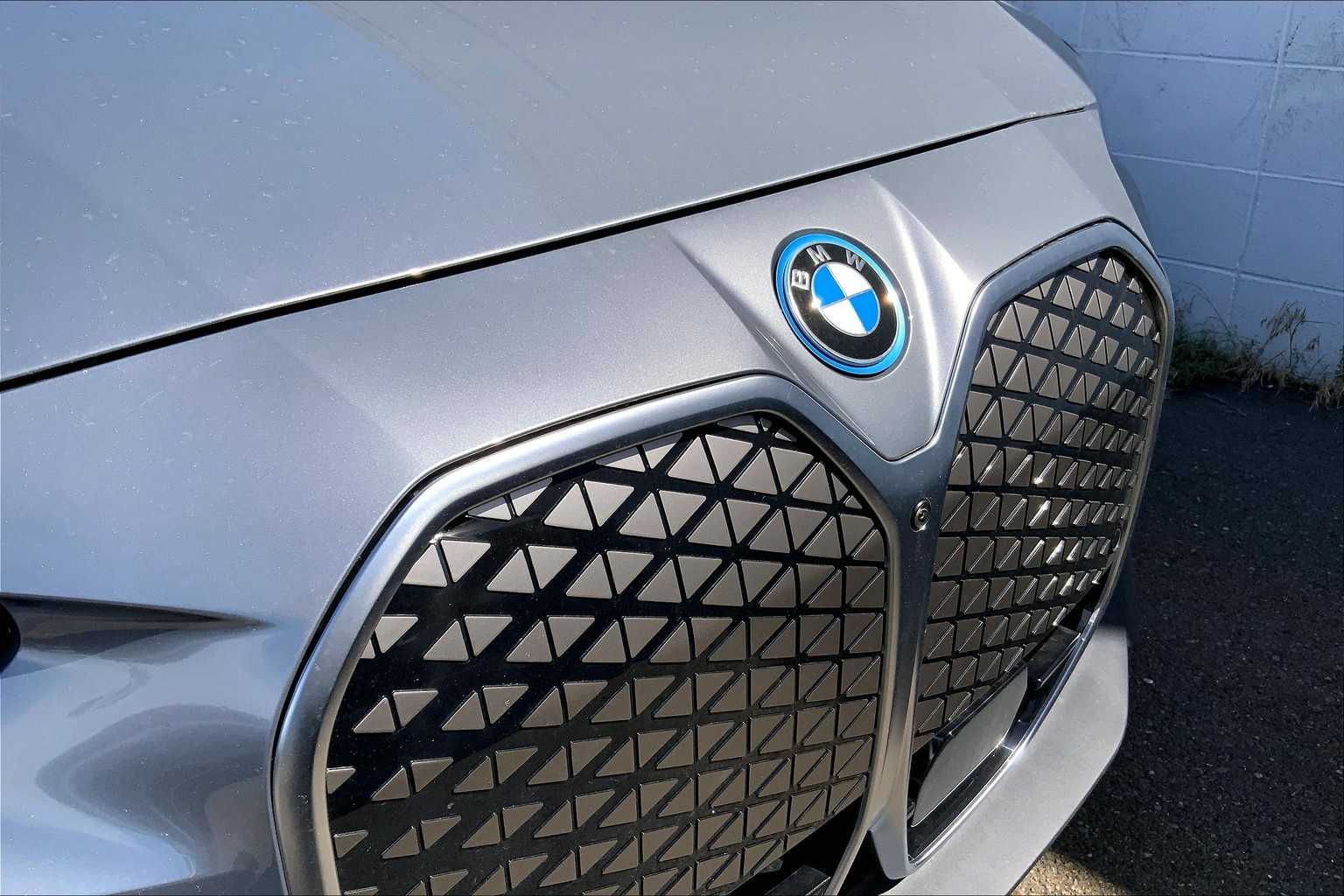 Thumbnail: 2025 BMW i4 - 16