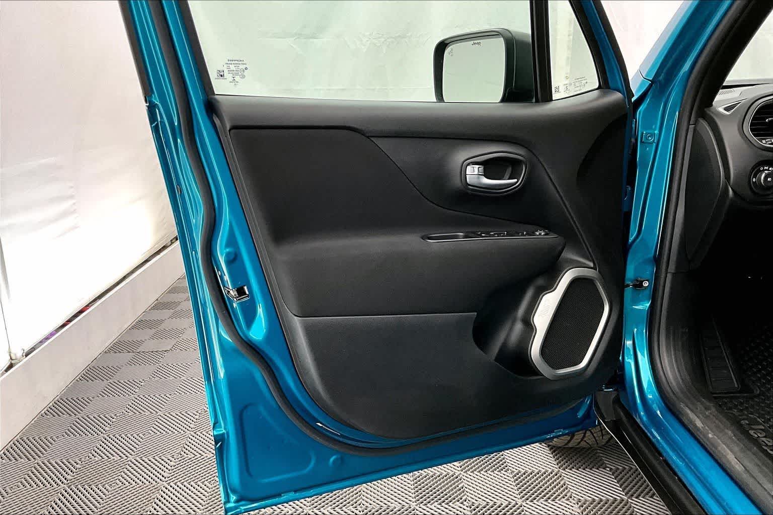 Thumbnail: 2021 Jeep Renegade - 27