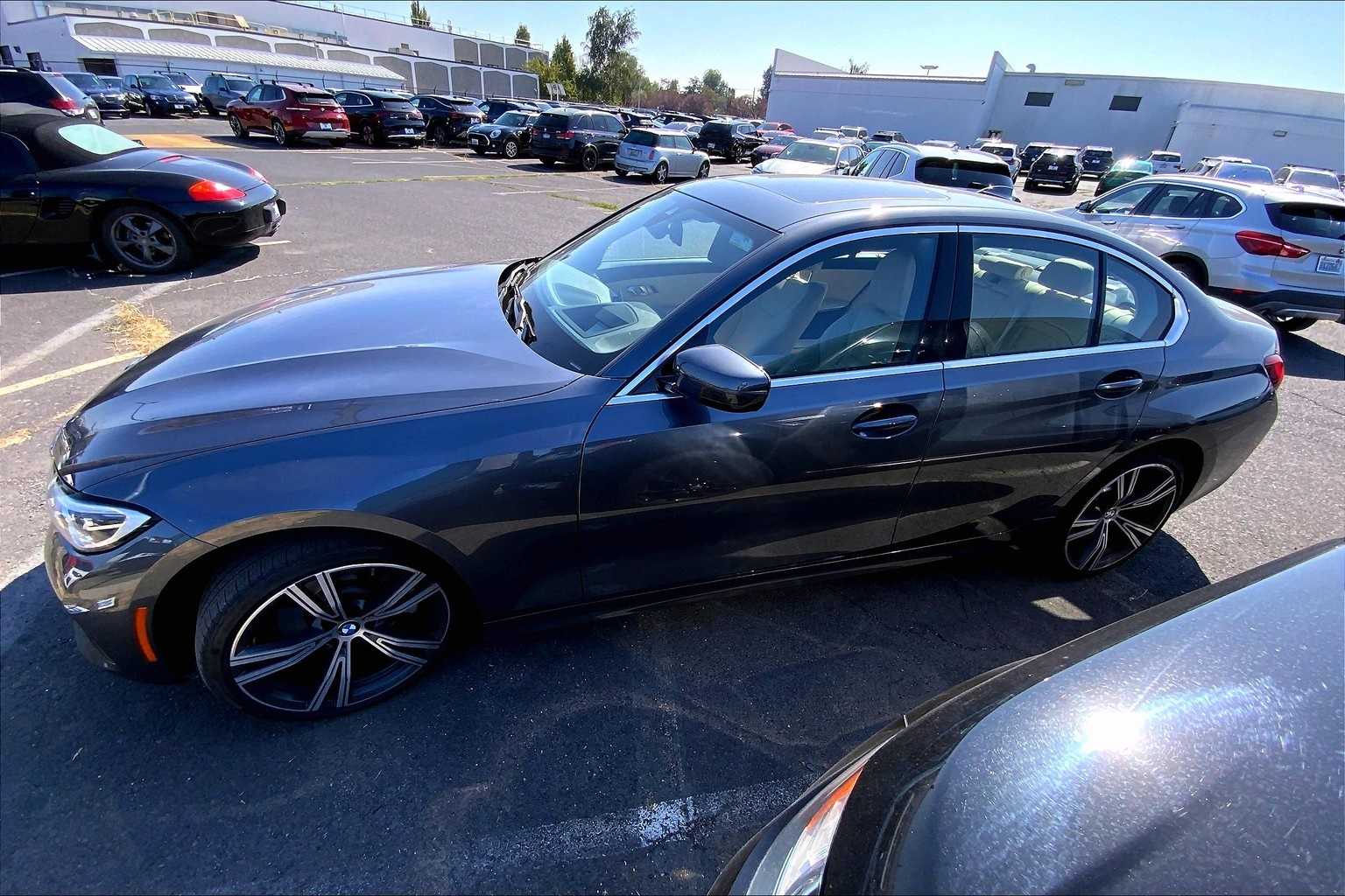 Thumbnail: 2021 BMW 3 Series - 3