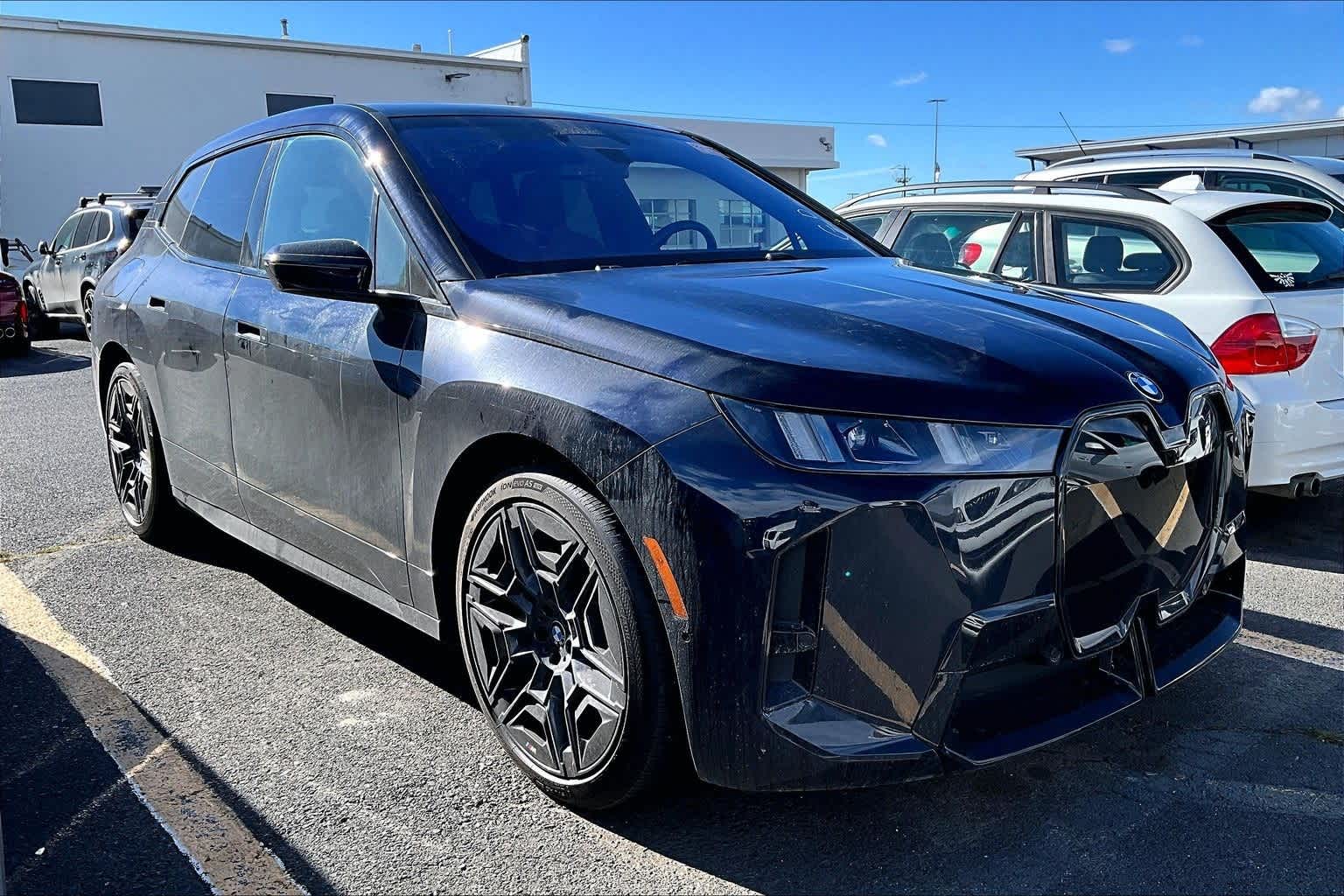 Thumbnail: 2026 BMW iX - 11