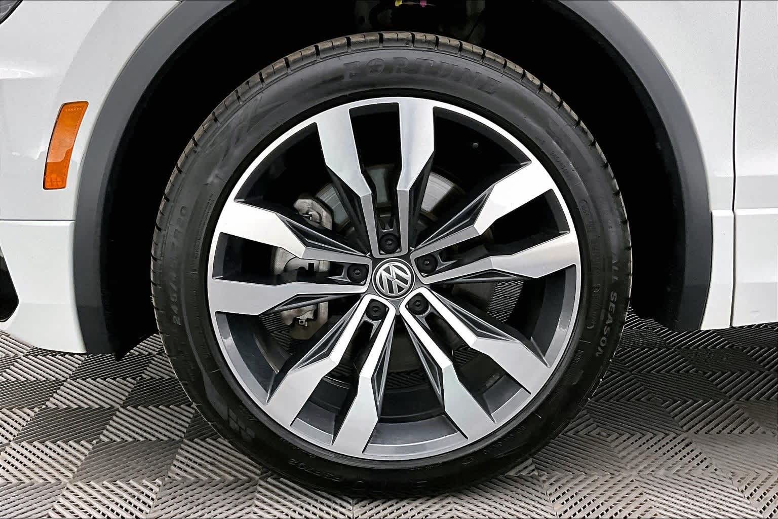 Thumbnail: 2020 Volkswagen Tiguan - 8