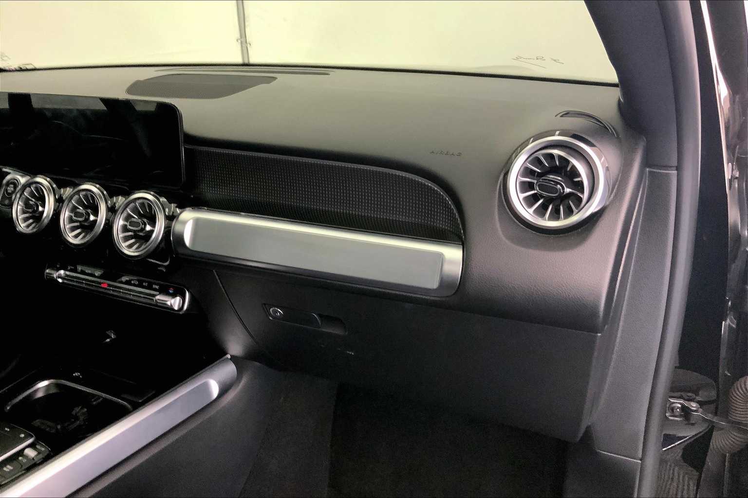 Thumbnail: 2022 Mercedes-Benz GLB - 23