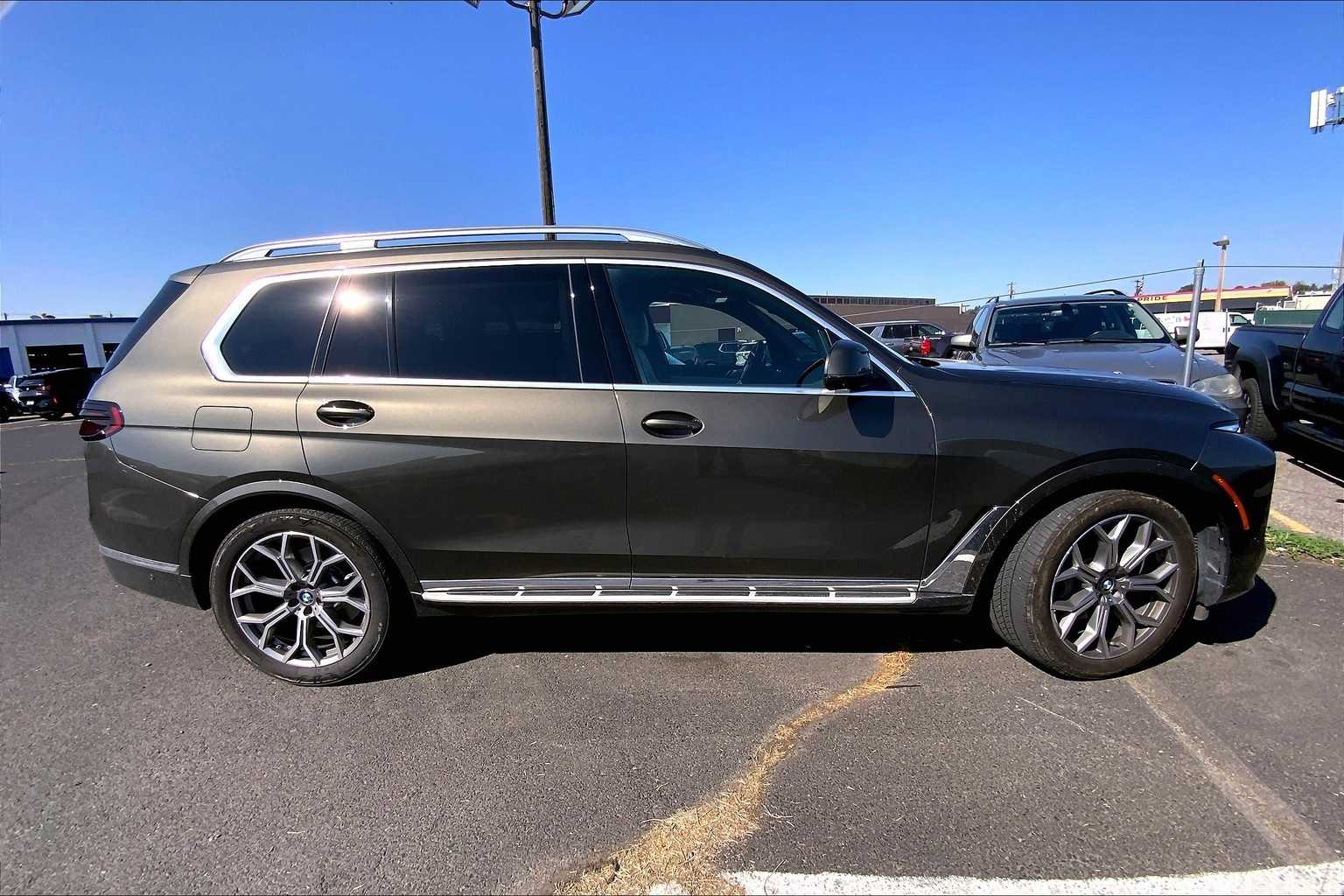 Thumbnail: 2023 BMW X7 - 9