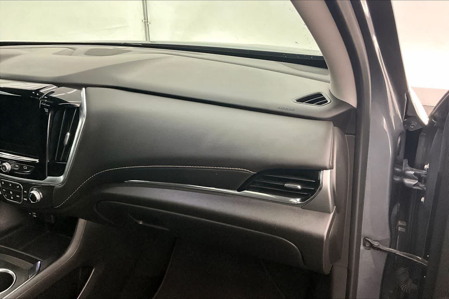 Thumbnail: 2021 Chevrolet Traverse - 23