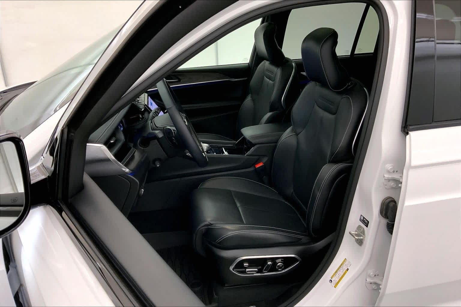 Thumbnail: 2024 Jeep Grand Cherokee - 11