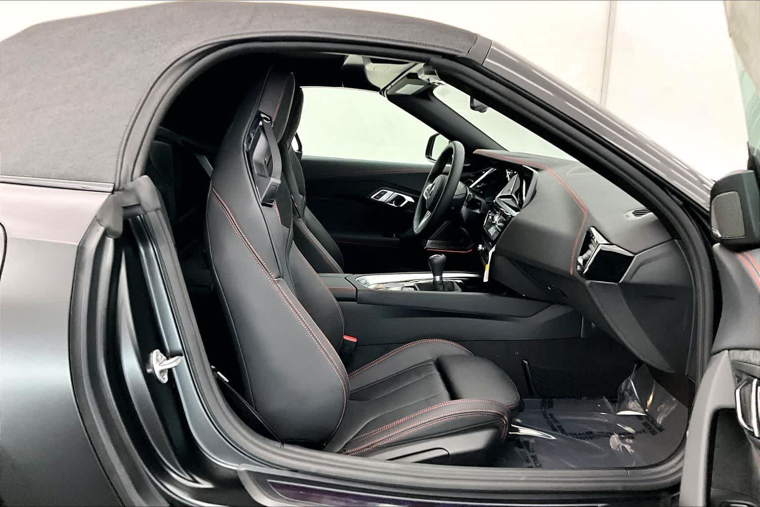 Thumbnail: 2026 BMW Z4 - 13