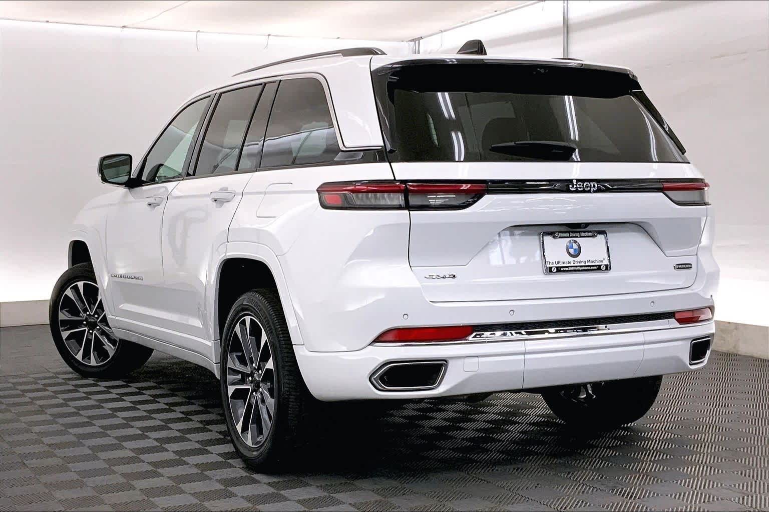 2024 Jeep Grand Cherokee Overland photo 3