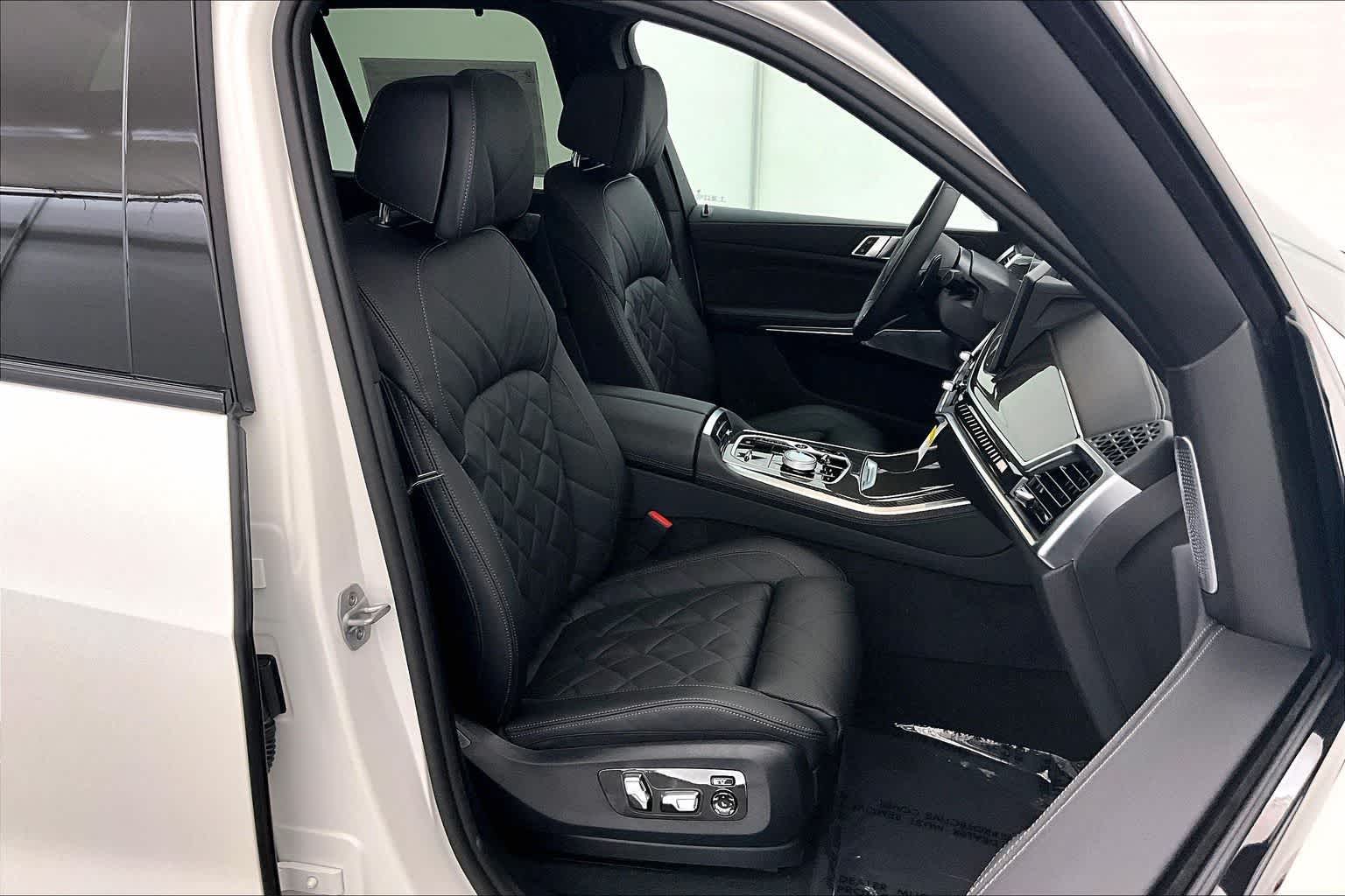 Thumbnail: 2026 BMW X5 - 14